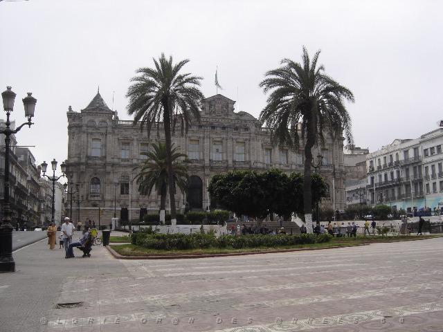 ORAN SEPTEMBRE 2006 AUTOUR DE LA MAIRIE 05.jpg
